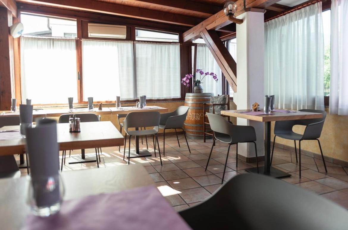Al Benvenuto Hotel & Restaurant Tolmezzo Exterior photo